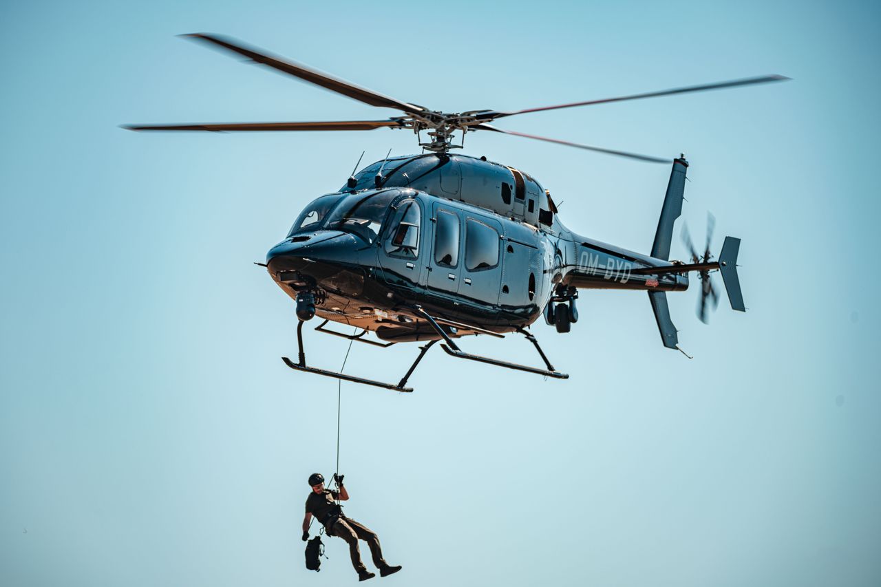 HELICOPTER UNDERWATER ESCAPE TRAINING (HUET)